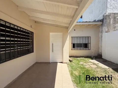 Casa 3 ambientes en alquiler en planta baja con patio 