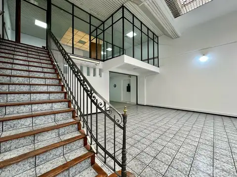 alquiler avenida mitre Local ex agencia de autos 330m2 villa martelli