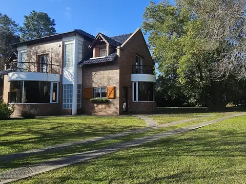 Casa 6 ambientes con 3 baños