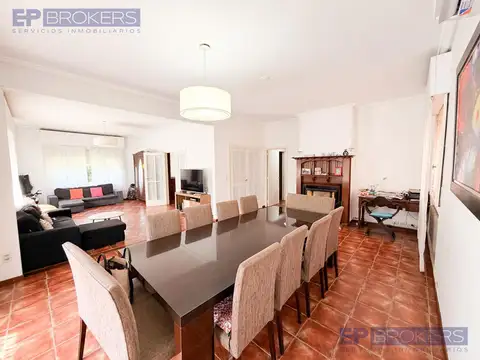 Venta Casa en Hurlingham 6 amb. BARRIO INGLES