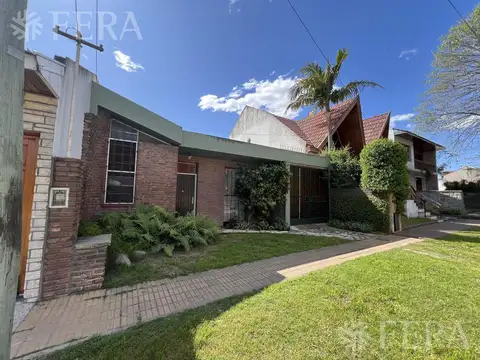 Venta de casa 4 ambientes con cochera en Quilmes Oeste