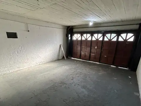 Casa en Alquiler con 4 cocheras