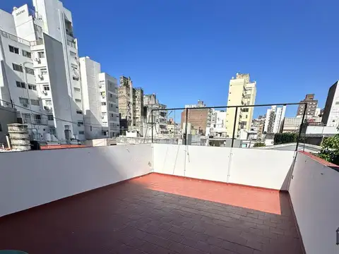 Piso exclusivo con patio, de escalera macrocentro