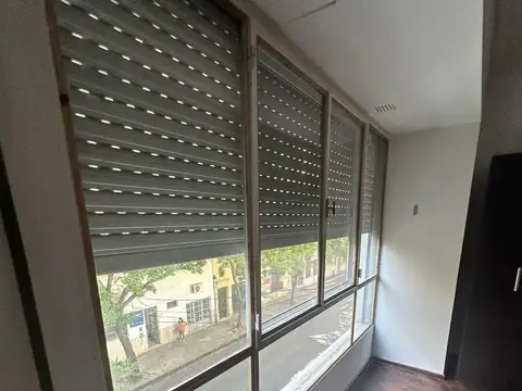 Piso exclusivo con patio, de escalera macrocentro