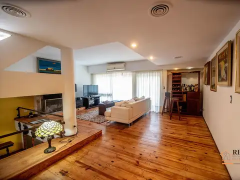 Casa en Venta  de 3 Pisos – Barrio Martín | Zona Parque y Río