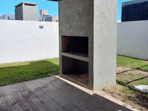 Depto Tipo Casa en Venta en Claros del Bosque, USD 195.000