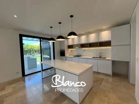 Casa en Venta al Este