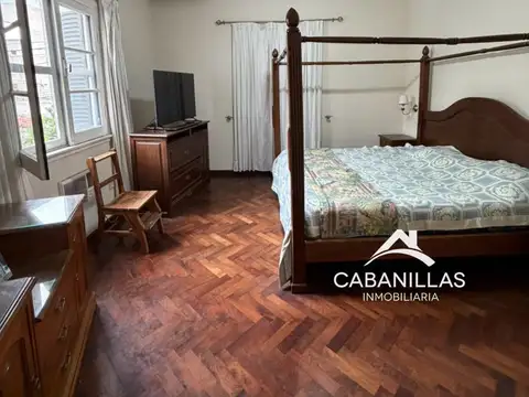 Casa 10 ambientes con 4 baños