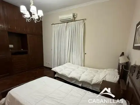 Casa en Alquiler con 1 cochera