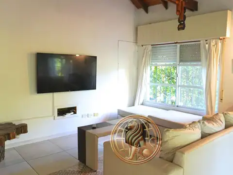 Casa 7 ambientes con 5 baños
