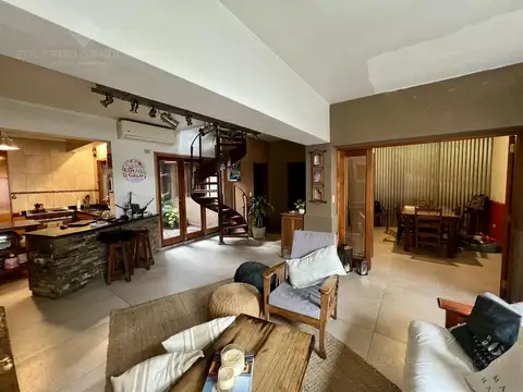 Casa en Venta con 2 cocheras