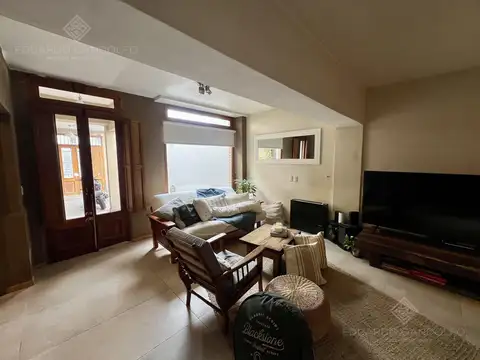 Casa 6 ambientes con 2 baños