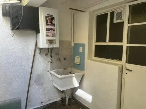 Alquiler Monoambiente.Sin expensas.Patio.PB. Frente.Subte