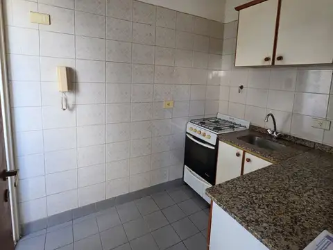 ALQUILER MONOAMBIENTE FLORESTA COC/LAV SEPARADOS