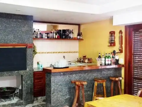 Casa en Venta con 4 cocheras