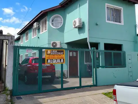 DÚPLEX EN ALQUILER – 3 AMBIENTES CON GARAGE Y PATIO – BERAZATEGUI CENTRO