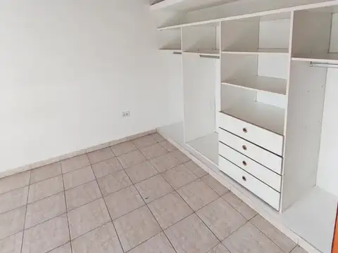 DÚPLEX EN ALQUILER – 3 AMBIENTES CON GARAGE Y PATIO – BERAZATEGUI CENTRO