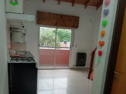 HERMOSO 2 AMBIENTES CON BALCON