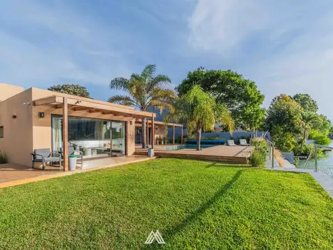 Casa 6 ambientes con 4 baños