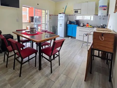 Casa 2 ambientes con 1 baño