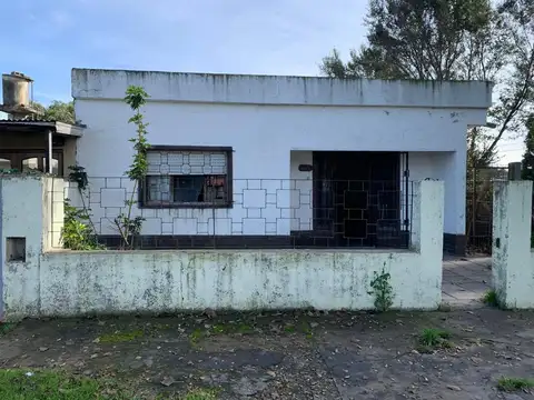 VENTA CASA 3 AMB. A RECICLAR  BARRIO DON EMILIO