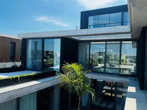 Casa 4 ambientes con 5 baños