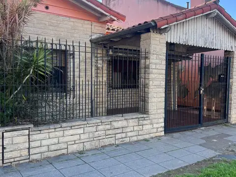 CHALET DESARROLLADO EN PLANTA BAJA - CARAPACHAY