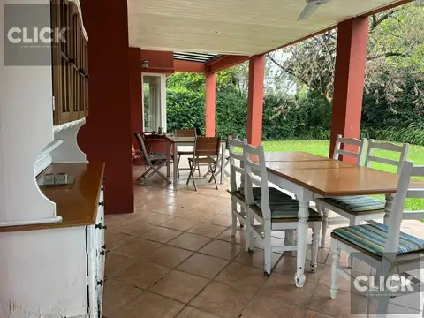 Casa 6 ambientes con 2 baños
