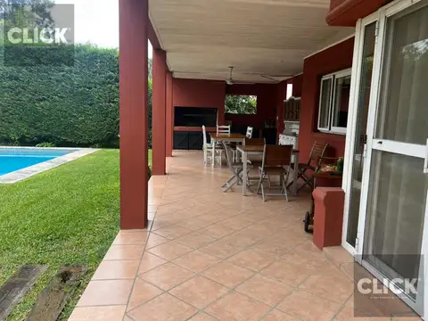 Casa en Venta con 4 cocheras
