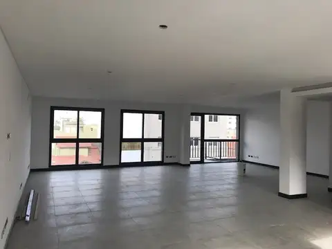 Gran piso de oficinas. Zona Shopping Aldrey.