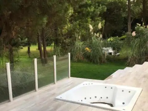 Casa en venta - 3 dormitorios 2 baños - 1300mts2 - Costa Esmeralda
