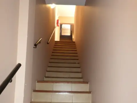 Departamento tipo casa 1 amb. 2piso x escalera