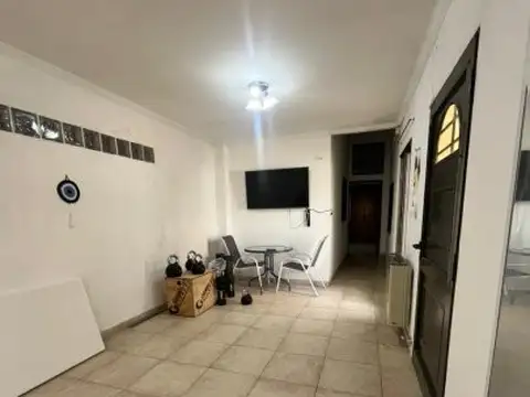 Casa 7 ambientes con 2 baños