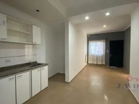 Depto Tipo Casa en Alquiler en Villa Ballester, $ 750.000
