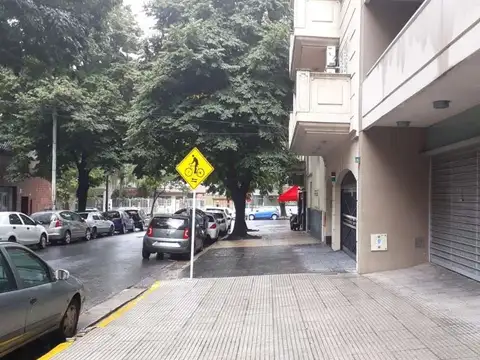 Vendo en Villa Urquiza, 2 ambientes, Balcón, amenities. Apto crédito.