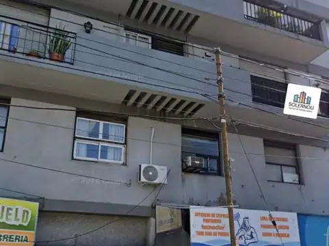 Venta depto 3 ambientes con balcón al frente.Banfield centro