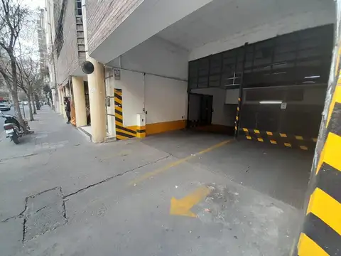 Paraguay  y Urquiza - cochera en venta