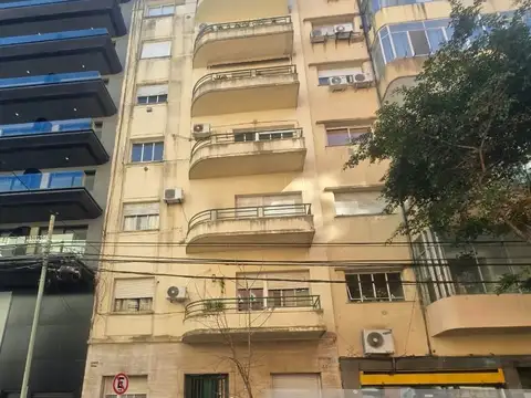 2 ambientes amplio y luminoso, c/balcon terraza contrafrente. Cocina independiente