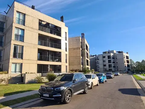 Alquiler Funes Ocho 8 Sauces - Cochera Cubierta Edif. 2. seguridad. vigilancia