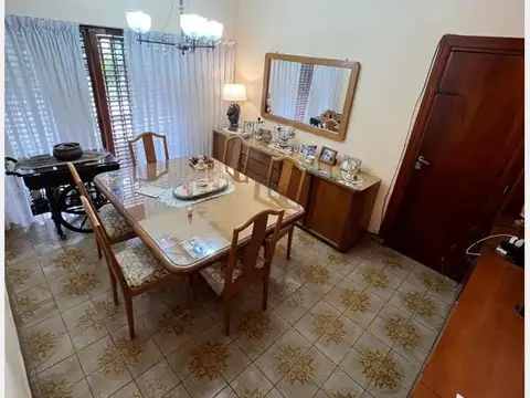 Casa 5 ambientes con 2 baños