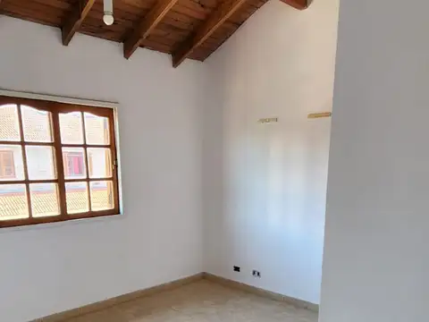 Casa en Alquiler con 1 cochera