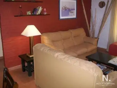 Casa 4 ambientes con 2 baños