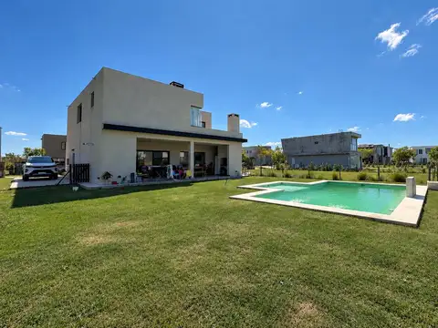 Venta | Casa en Ceibos, Puertos | 3 dorm + Pileta + Galería | Entorno natural