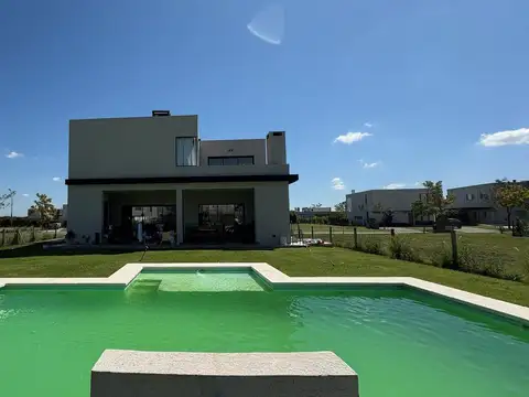 Casa en Venta al Este