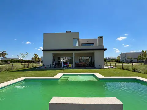 Casa en Venta al Este
