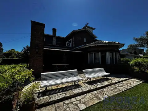 Casa 7 ambientes con 5 baños