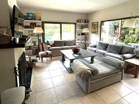 Casa en Alquiler en Newman Club, USD 4.200