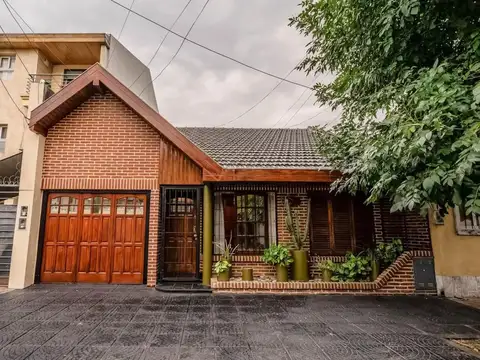 Casa 4 ambiente en excelente ubicacion