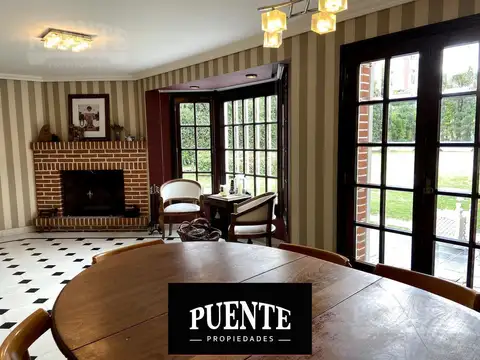 Casa en Venta con 4 cocheras