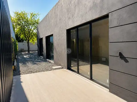 Local en Venta en La Lonja, USD 120.000